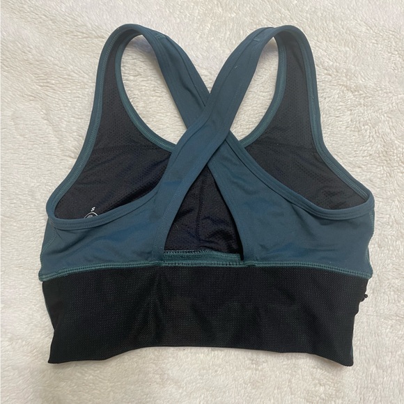 Sports bra with key pocket - Picture 4 of 5